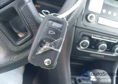 2010 Volkswagen Jetta S z USA, uszkodzony, nr VIN 3VWKX7AJ5AM655089